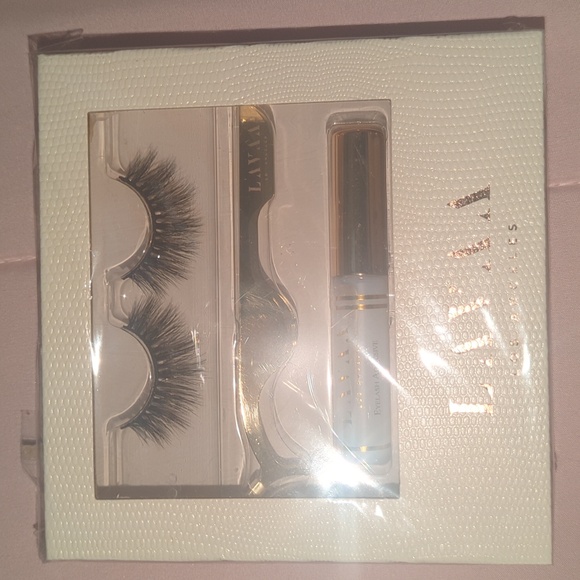 Lashes - Picture 3 of 3